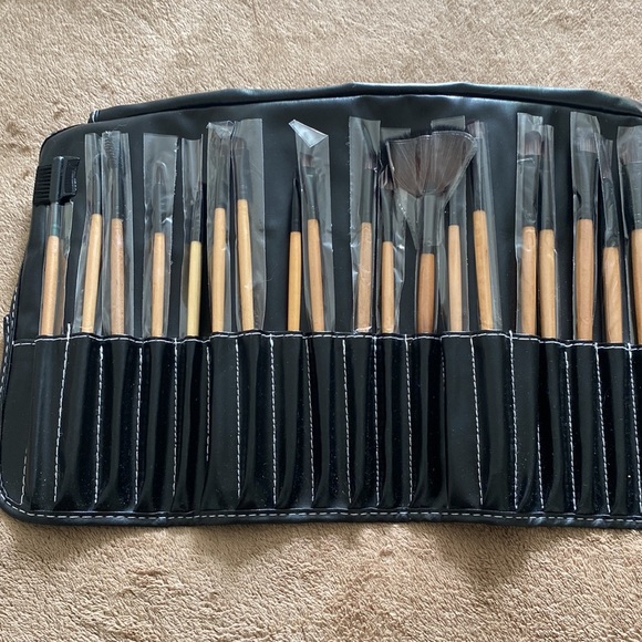 Brush set - 24 pieces - Picture 4 of 6